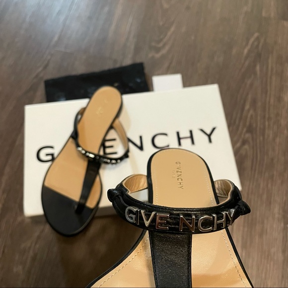 New Givenchy metal logo thong strap leather sandals - Picture 11 of 15